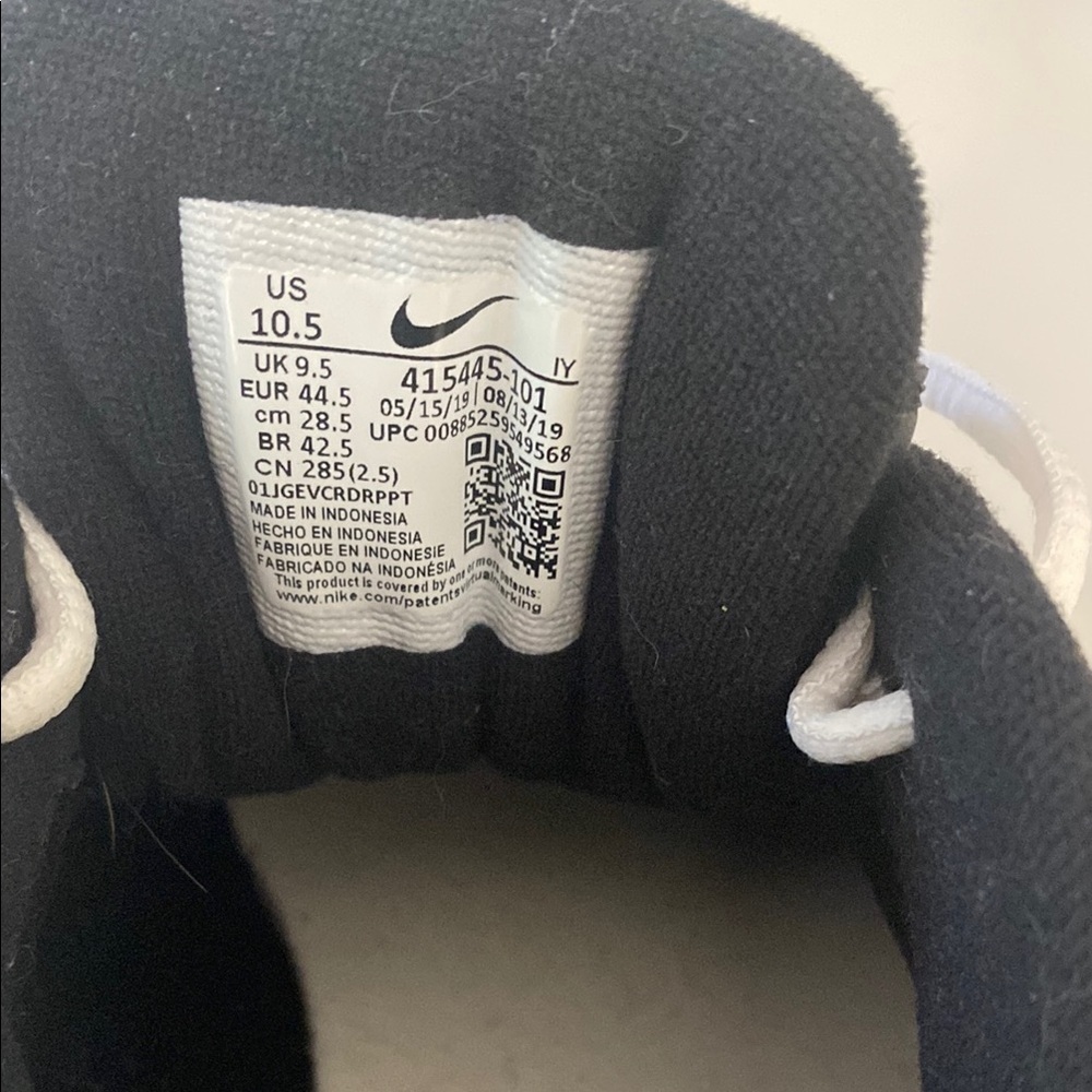 Nike Air Monarch IV White and Black with Red Accents NWOT - Picture 2 of 10